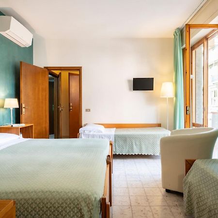 Hotel Parco Dei Pini - 100Mt Dal Mare Follonica Eksteriør bilde