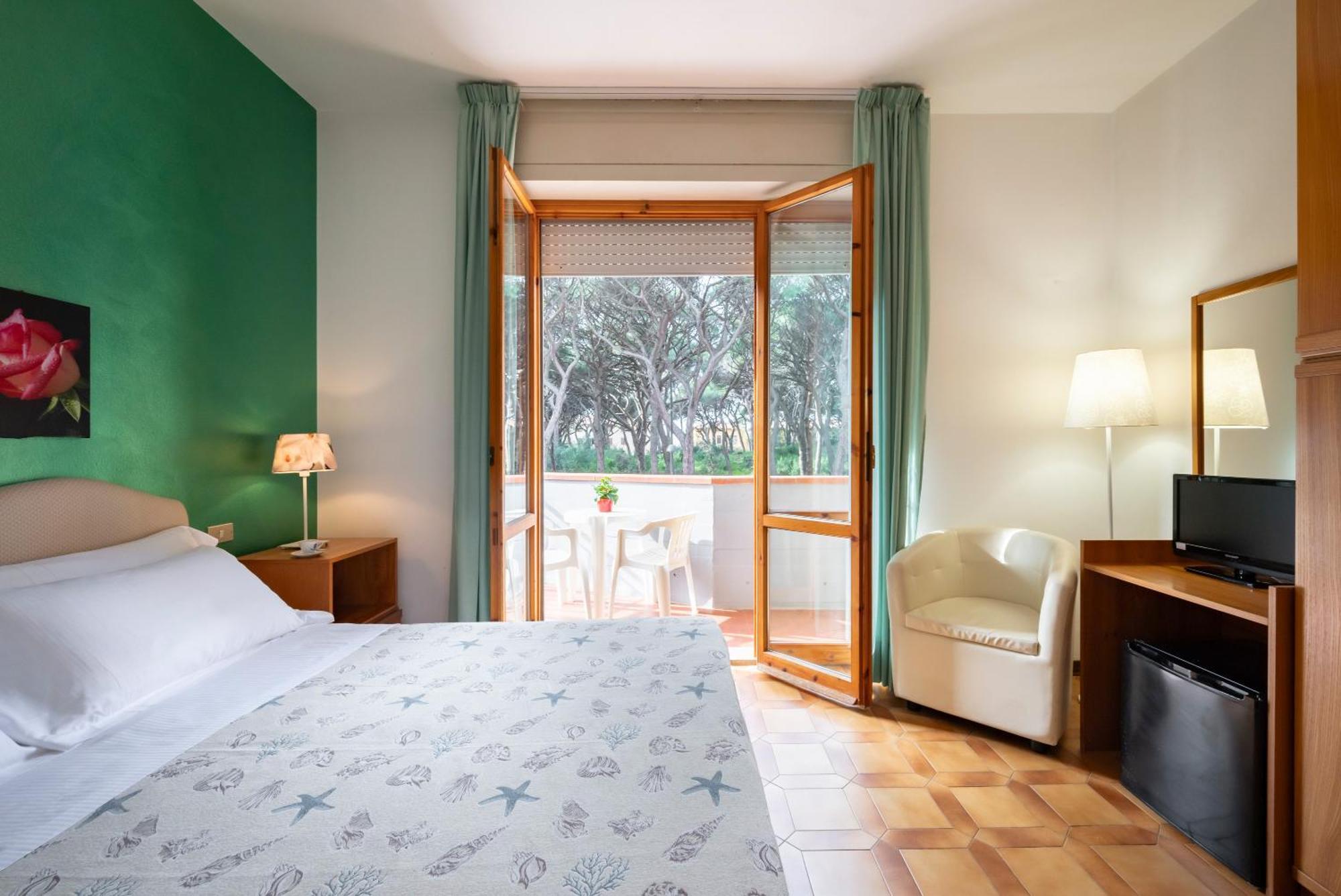 Hotel Parco Dei Pini - 100Mt Dal Mare Follonica Eksteriør bilde